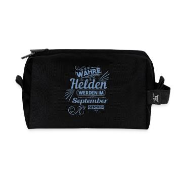 wahre Helden werden im september geboren - Recycelte Kulturtasche - Schwarz - Vorne