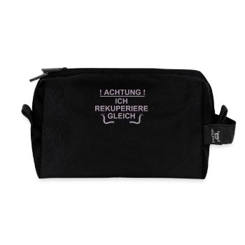 Achtung ich rekuperiere gleich Elektro Auto - Recycelte Kulturtasche - Schwarz - Vorne