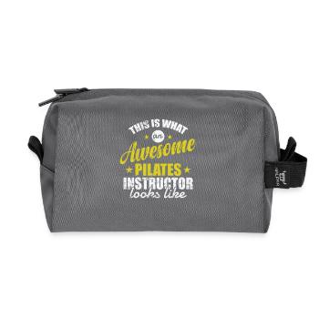 That is an Awesome Pilates Instructor - Recycelte Kulturtasche - Anthrazit - Vorne