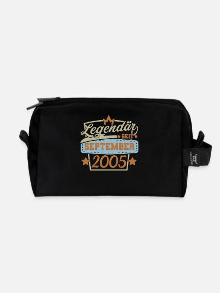 Legendär seit September 2005 Geburtstag - Recycelte Kulturtasche - Schwarz