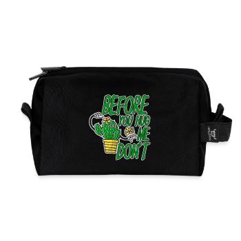 Before You Hug Me Don't - Recycelte Kulturtasche - Schwarz - Vorne