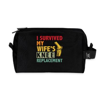 Ich überlebte die Knie-OP meiner Frau - Recycelte Kulturtasche - Schwarz - Vorne