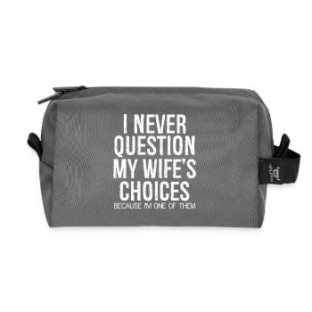 I never question my wife s choices - Recycelte Kulturtasche - Anthrazit - Vorne