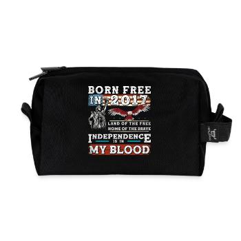 Né libre en 2017 - Little Patriot fête ses 8 ans - Trousse de toilette en tissu recyclé - noir - Devant