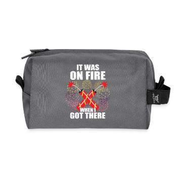 It was on fire: pyrotechnicians, firecrackers, fireworks - Recycled Toiletry Zip Bag - anthracite - Front