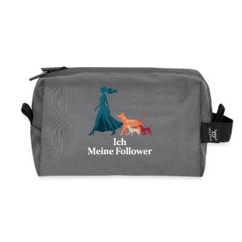 Ich & meine Follower – Hundehumor Design - Recycelte Kulturtasche - Anthrazit - Vorne