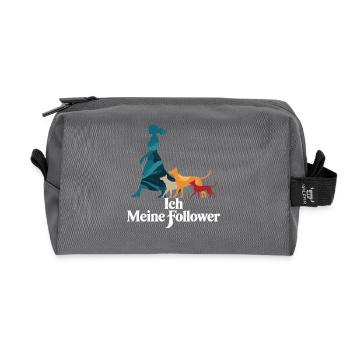 Ich & meine Follower – Hundehumor Design - Recycelte Kulturtasche - Anthrazit - Vorne