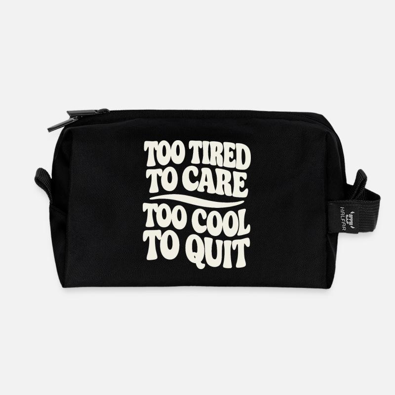 Too Tired to Care Too Cool to Quit - Recycelte Kulturtasche - Schwarz