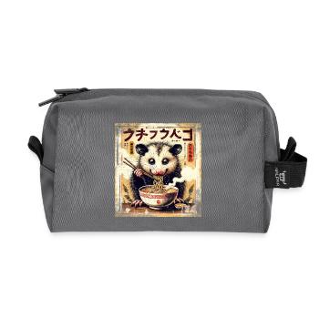 Ramen Opossum Grunge Poster Style - Recycelte Kulturtasche - Anthrazit - Vorne