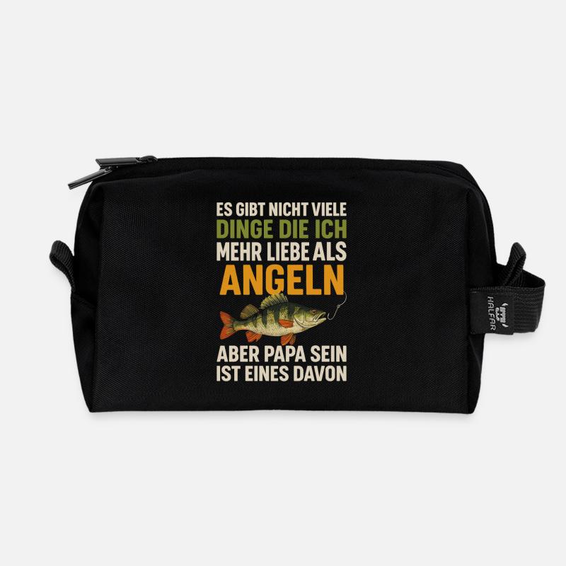 Angeln lieben – Papa sein ist besser - Recycelte Kulturtasche - Schwarz