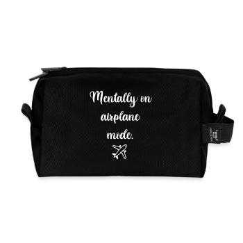 Mentally on Airplane Mode – Travel Vibes - Recycelte Kulturtasche - Schwarz - Vorne
