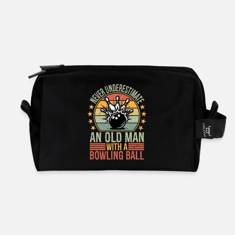 Never Underestimate Old Man Bowling Ball Bowler - Recycelte Kulturtasche - Schwarz