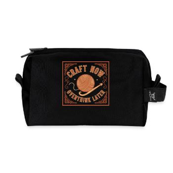 Travail créatif maintenant : trop réfléchir à la laine au crochet drôle plus tard - Trousse de toilette en tissu recyclé - noir - Devant