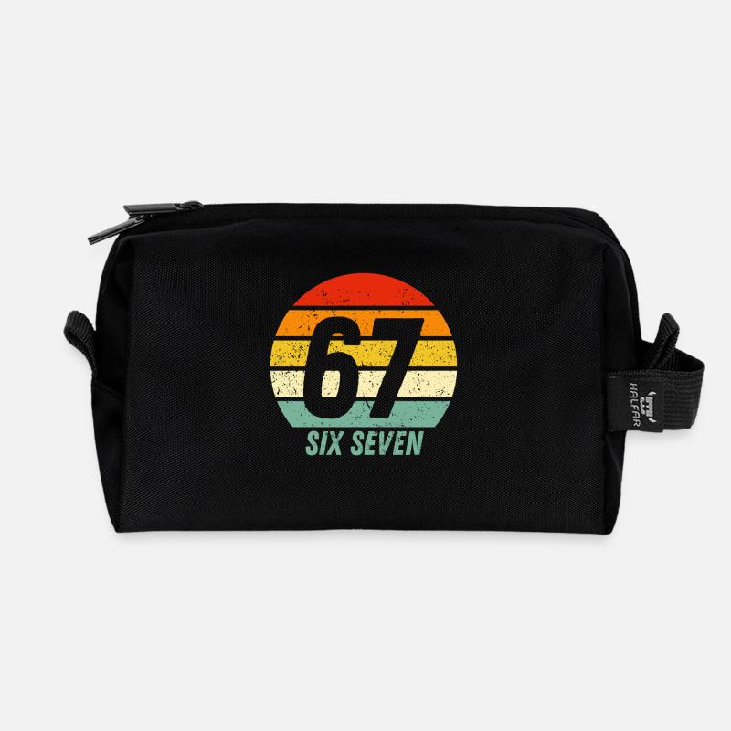 67 Six Seven - Recycelte Kulturtasche - Schwarz