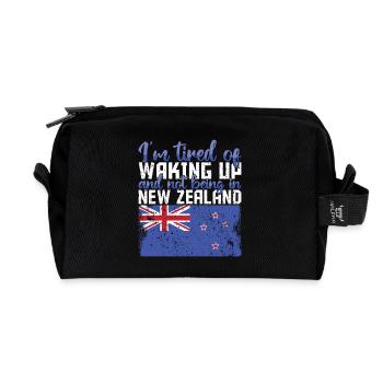 Müde vom Aufwachen ohne Neuseeland zu sein - Recycelte Kulturtasche - Schwarz - Vorne