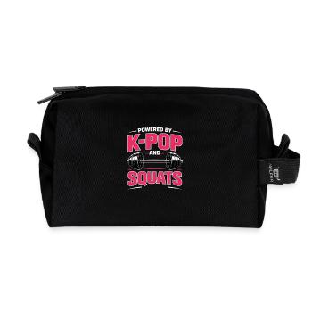 Powered By K Pop And Squats - Recycelte Kulturtasche - Schwarz - Vorne