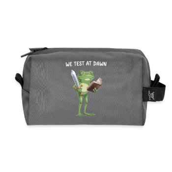 Dawn Quest Frog : Épée et Tome - Trousse de toilette en tissu recyclé - anthracite - Devant