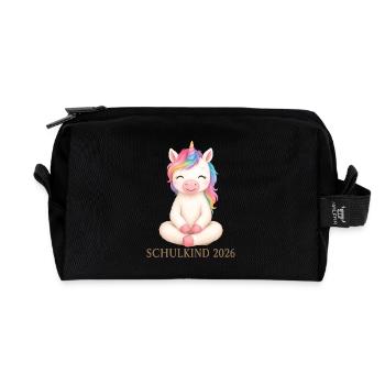 Schulkind 2026 Einhorn Shirt - Recycelte Kulturtasche - Schwarz - Vorne
