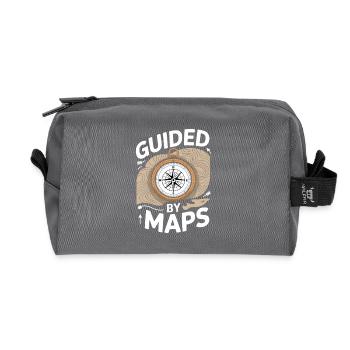 Guided By Maps Topografische Karte - Recycelte Kulturtasche - Anthrazit - Vorne
