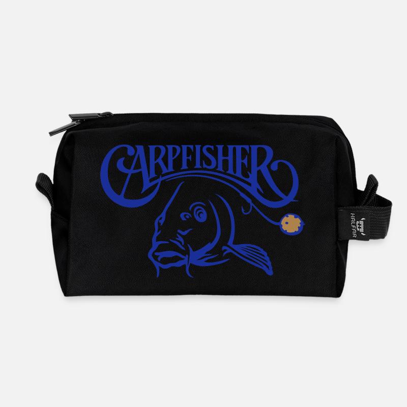 carpfisher_mit_karpfen_und_boilie_2c - Recycelte Kulturtasche - Schwarz