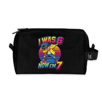J'avais 6 ans, maintenant j'en ai 7 ! - Recycled Toiletry Zip Bag - black - Front