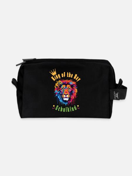 Löwe - King of the Day - Schulkind - Einschulung - Recycelte Kulturtasche - Schwarz