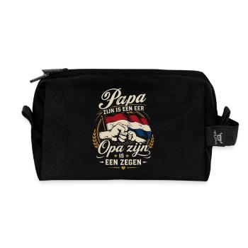 Stolzer Papa & Opa – Segen und Ehre Design - Recycelte Kulturtasche - Schwarz - Vorne