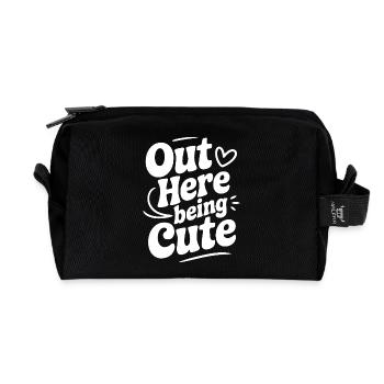 Hier draußen süß sein - Recycelte Kulturtasche - Schwarz - Vorne