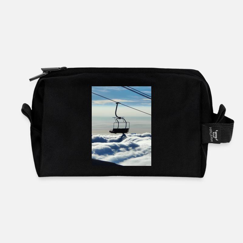 Wolkenmeer und Sessellift - Recycelte Kulturtasche - Schwarz