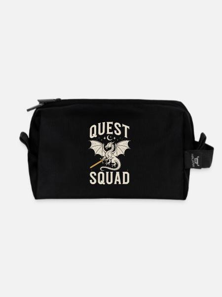 Quest Squad – Drachenabenteuer - Recycelte Kulturtasche - Schwarz