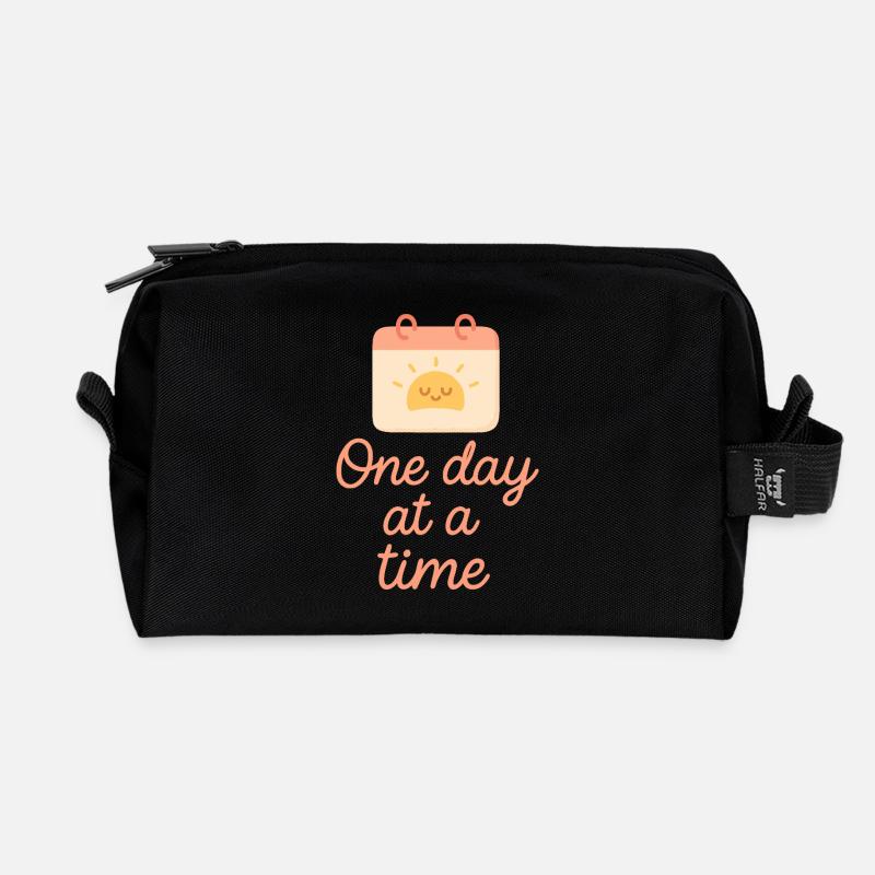 One day at a time Calendar & Motivation - Recycled Toiletry Zip Bag - black