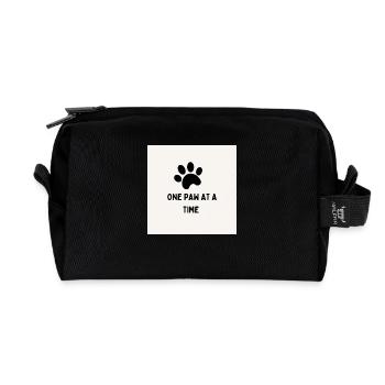 Positive Paw - Recycelte Kulturtasche - Schwarz - Vorne
