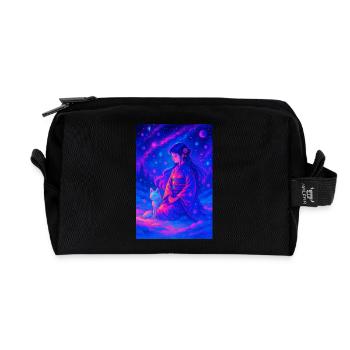 "Yukionna & der weiße Fuchs – Neonträume im Schnee - Recycelte Kulturtasche - Schwarz - Vorne