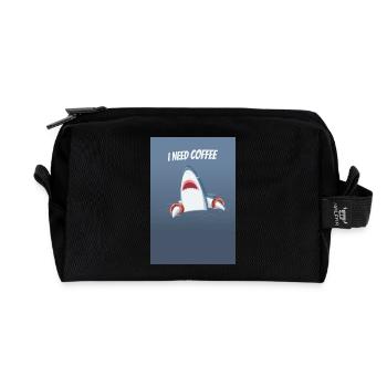 I Need Coffee Funny Shark Design - Recycelte Kulturtasche - Schwarz - Vorne