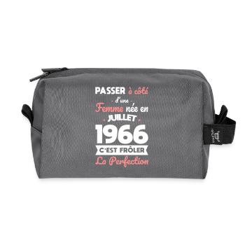 Anniversaire 60 ans - Née en Juillet 1966 - Trousse de toilette en tissu recyclé - anthracite - Devant
