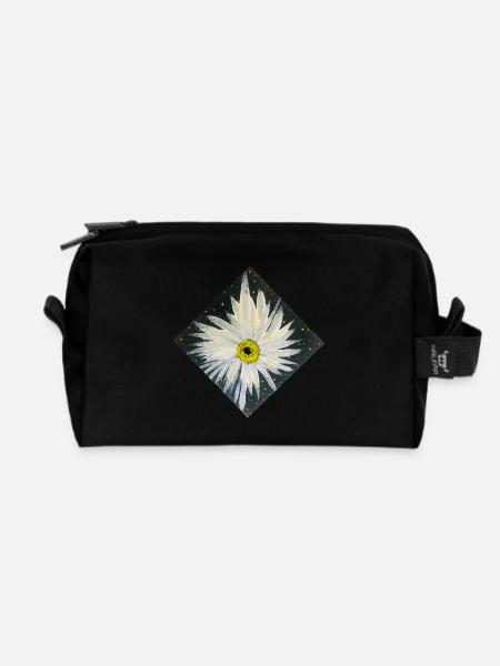 Edelweiss-Schwarz- weißes Design - Recycelte Kulturtasche - Schwarz