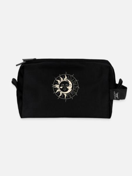 Sonne trifft Mond: Himmlische Harmonie - Recycelte Kulturtasche - Schwarz