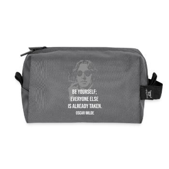 Be Yourself Oscar Wilde Tee - Recycled Toiletry Zip Bag - anthracite - Front
