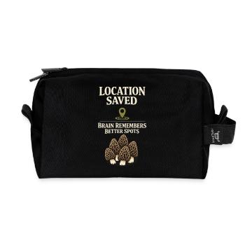 Morel mushroom hunters Wild morel mushrooms on - Recycled Toiletry Zip Bag - black - Front