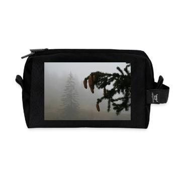 Magie du cône de la forêt nuageuse / Feldberg - Trousse de toilette en tissu recyclé - noir - Devant