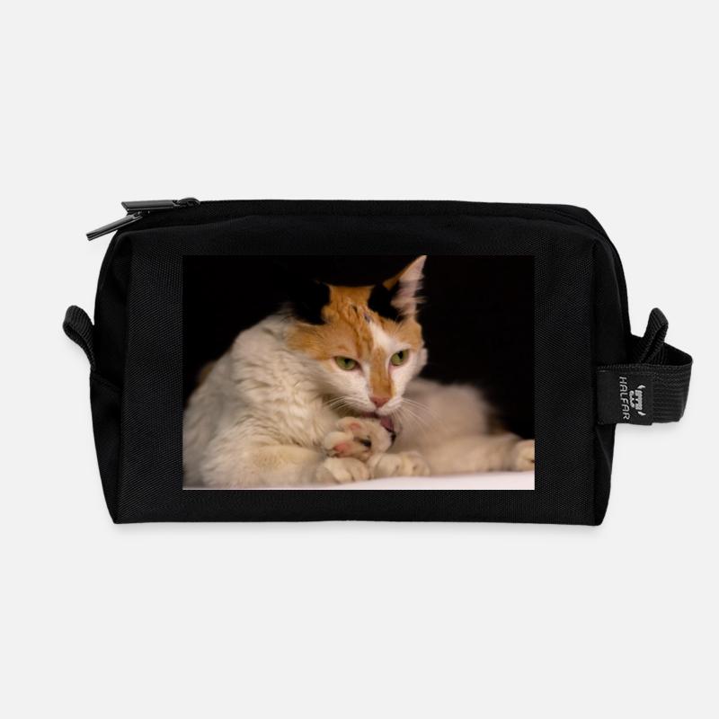 Die Katze - Recycelte Kulturtasche - Schwarz