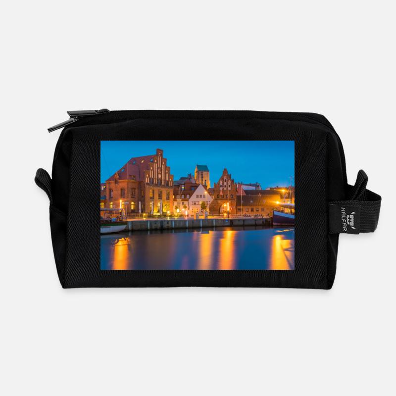 Wismar am Abend - Recycelte Kulturtasche - Schwarz