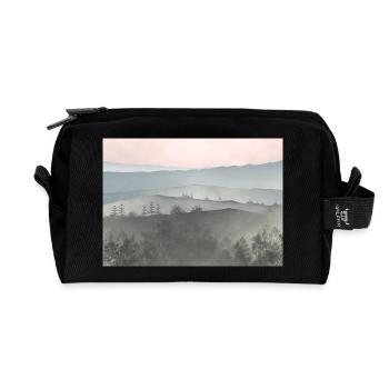 Sonnenaufgang in Bergen des Nebels - Recycelte Kulturtasche - Schwarz - Vorne