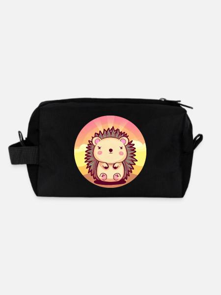 Süßer Igel bei Sonnenuntergang - Malfarben Stil - Recycelte Kulturtasche - Schwarz - Hinten