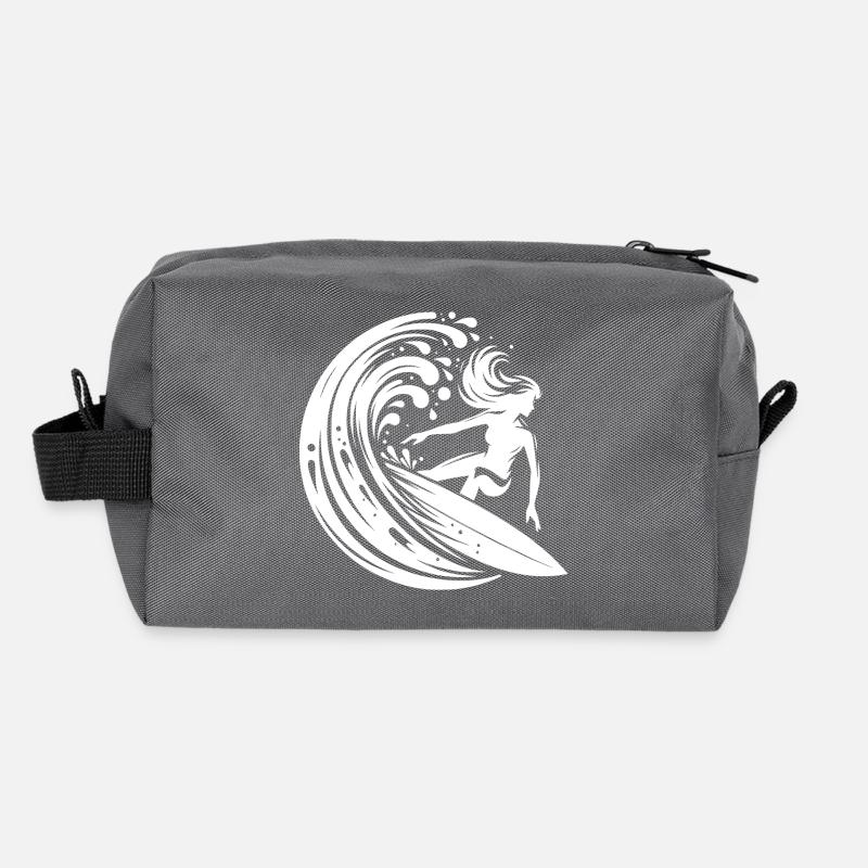 Surfeuse sportive surfant dans une grosse vague Trousse de toilette en tissu recyclé