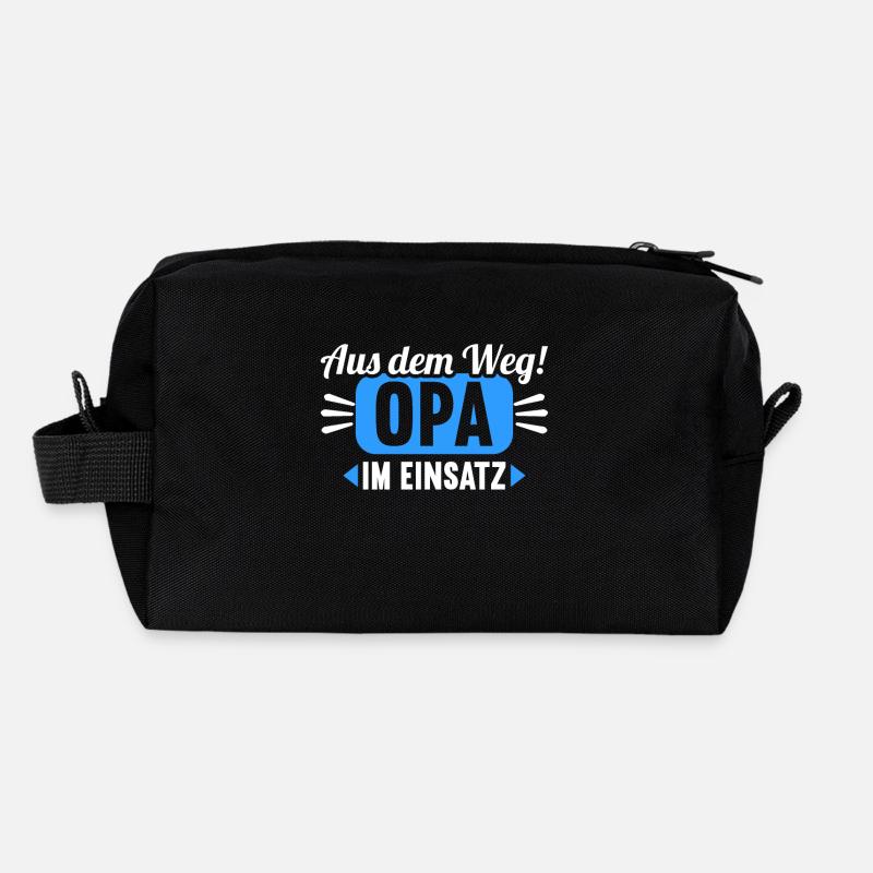 Aus dem Weg. Opa im Einsatz. Recycelte Kulturtasche