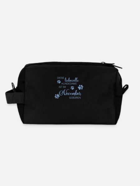 Liebevolle Hundedame ist im November geboren - Recycelte Kulturtasche - Schwarz - Hinten