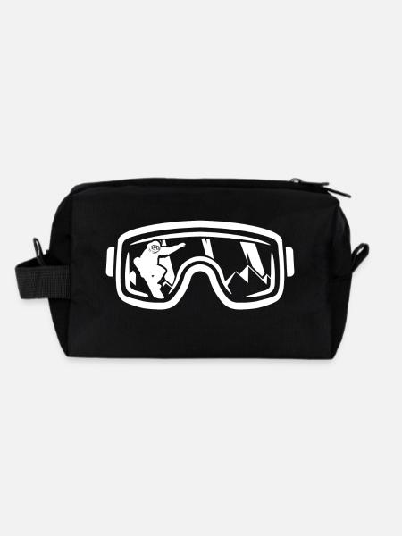 Winterzauber auf dem Snowboard: - Recycelte Kulturtasche - Schwarz - Hinten