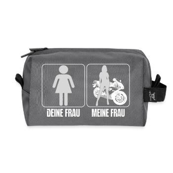 Motorrad - Meine Frau - T-Shirt - Recycelte Kulturtasche - Anthrazit - Vorne