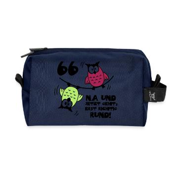 66. Geburtstag - Eulen "na und" - Recycelte Kulturtasche - Navy - Vorne